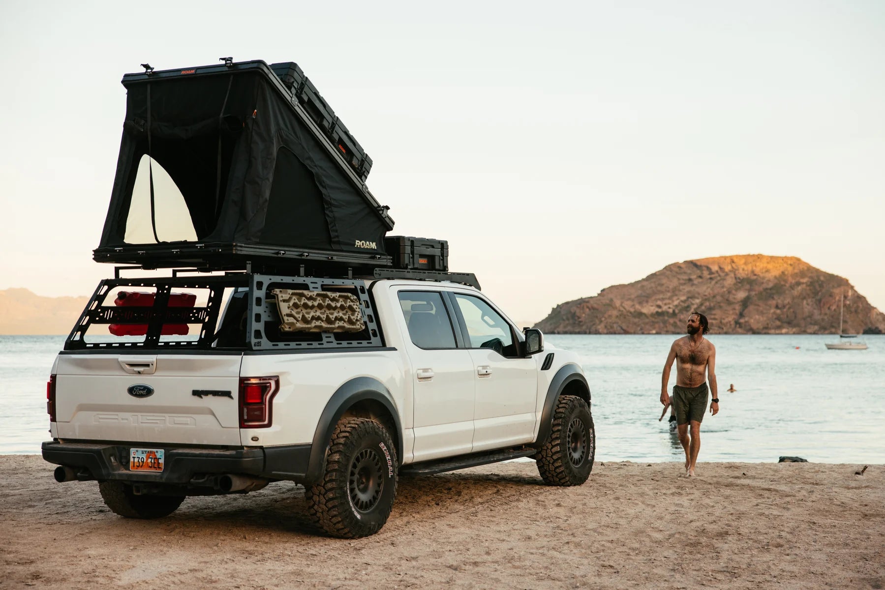 Desperado Hardshell Rooftop Tent