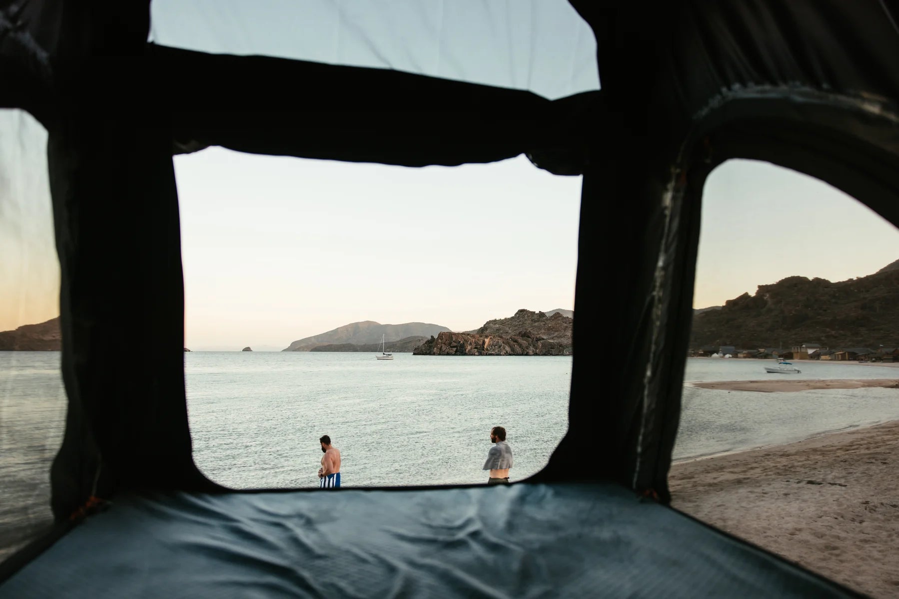 Desperado Hardshell Rooftop Tent